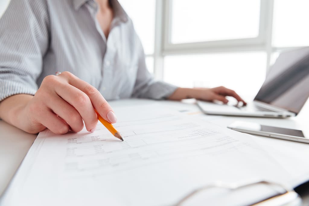 ChatPDF vs. ChatDOC: Which AI Document Assistant is Right for You?