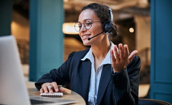 AI Call Center Systems Drive 24/7 Financial Service Excellence