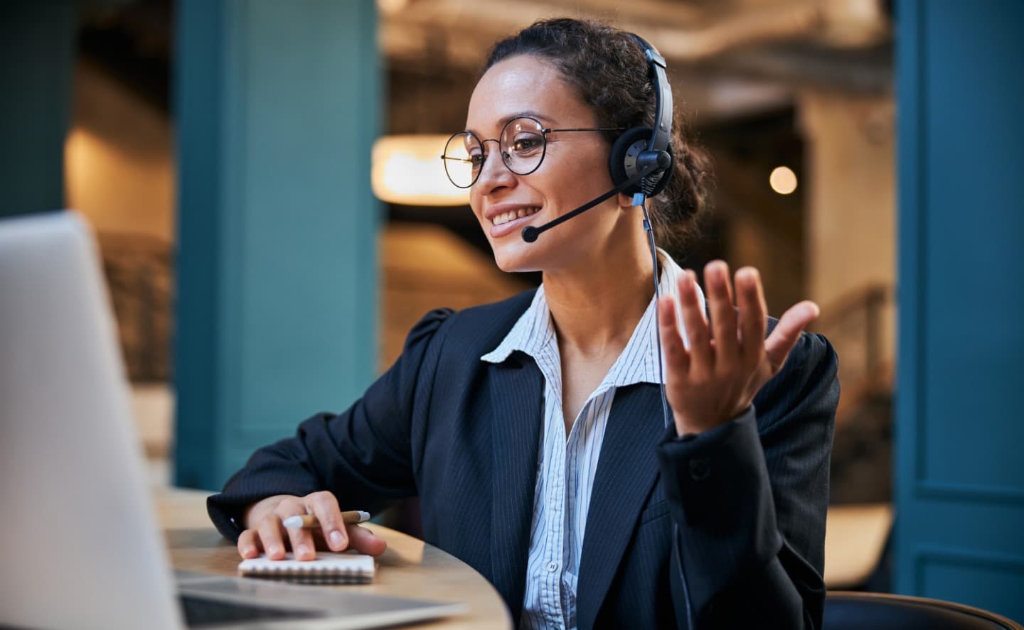 AI Call Center Systems Drive 24/7 Financial Service Excellence