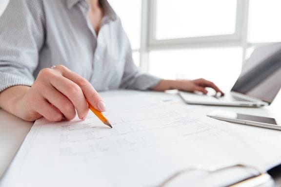 ChatPDF vs. ChatDOC: Which AI Document Assistant is Right for You?