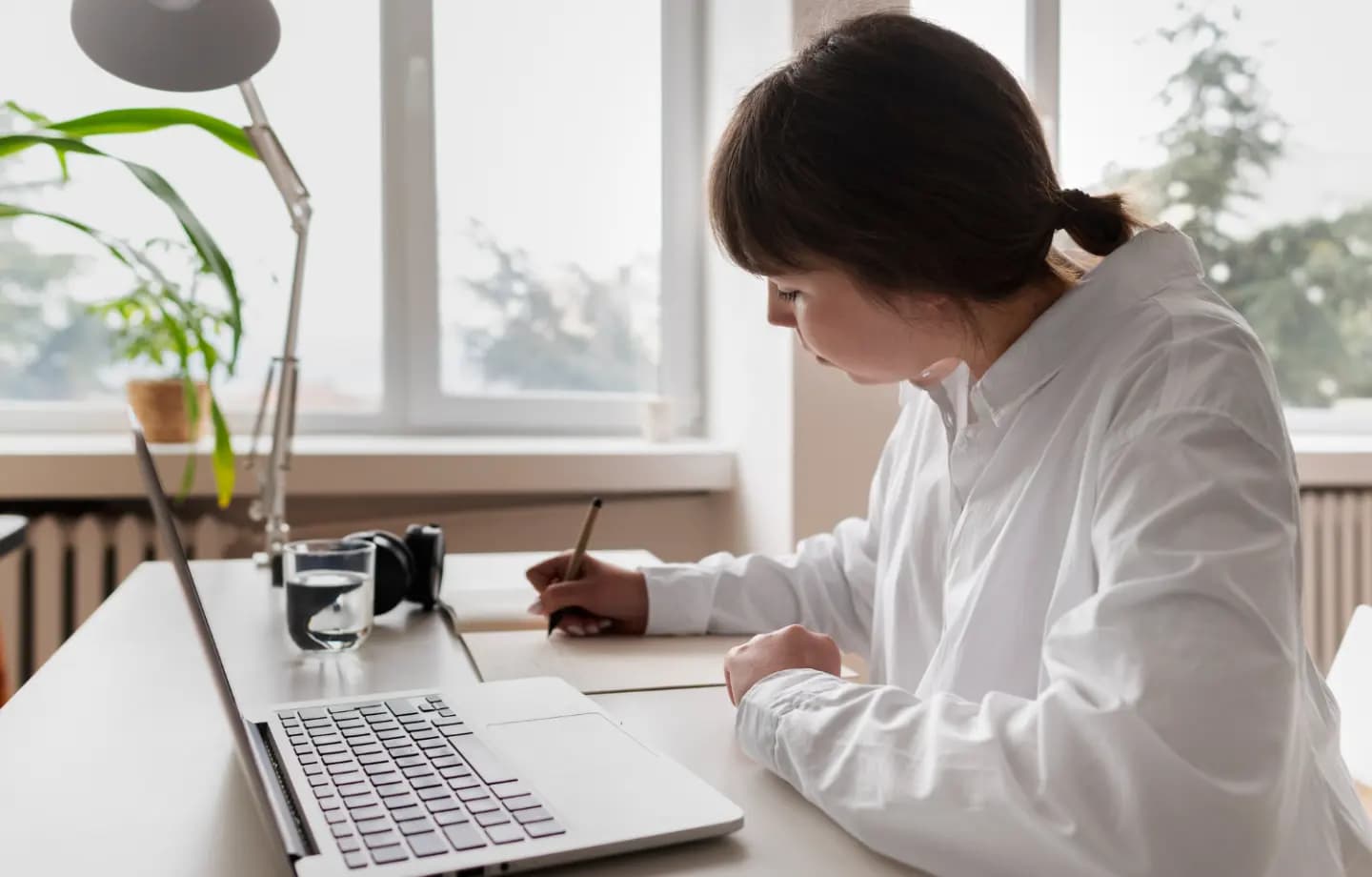 How to Write Engaging Stories with 3 Best Plot Generators