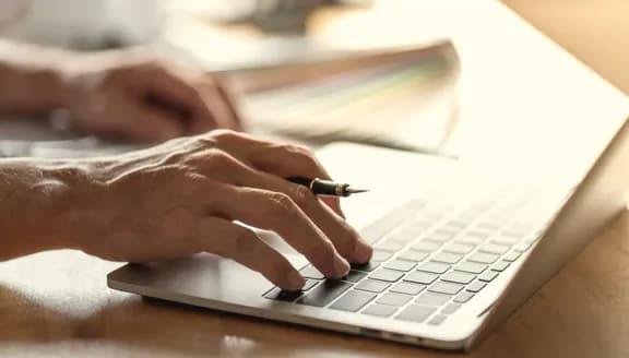 What AI Websites Can Generate Stories from Scenarios? Top 8 Choices