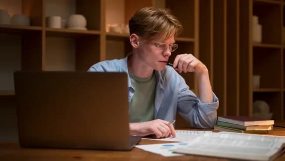 Which Tool is Best to Rate My College Essay? 5 AI Tools Comparison