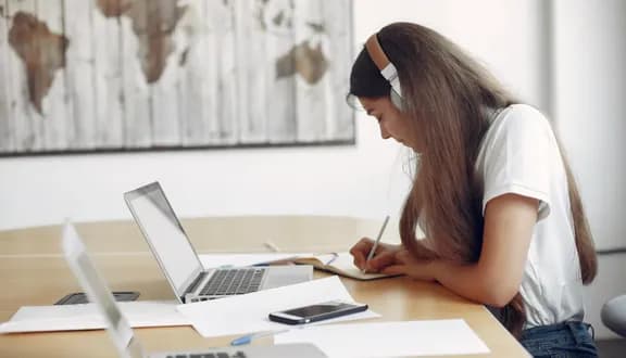 8 Best College Essay Grader Tools to Perfect Your Academic Score