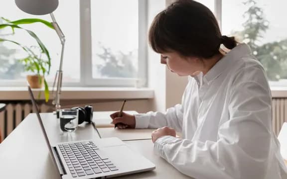 Best 8 Random Topic Generator Tools for Creative Inspiration